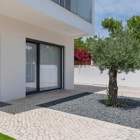 Aroeira With Pool By Lovelystay